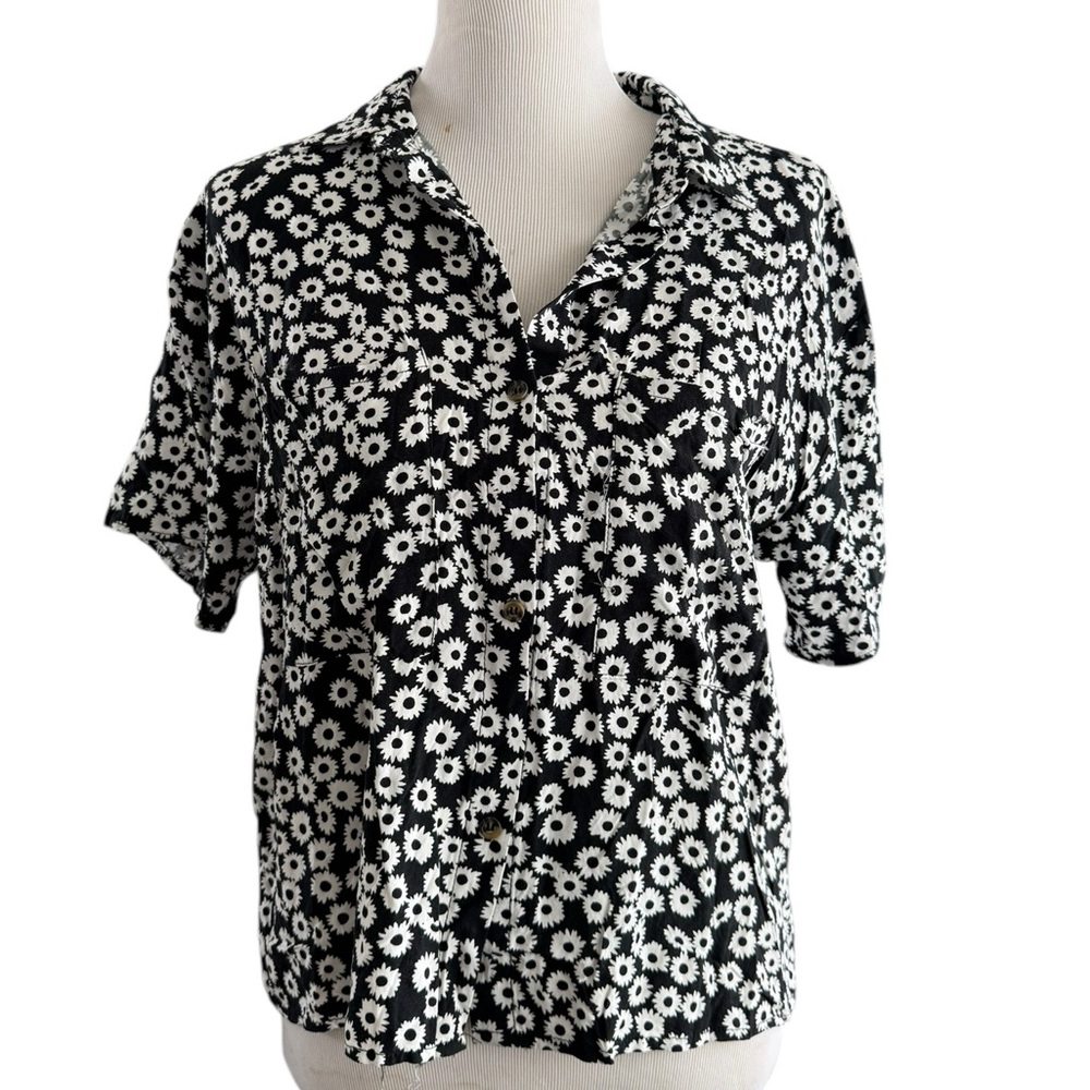 🌼5 for 25🌼 J for Justify Floral Black and White Women's Top Size